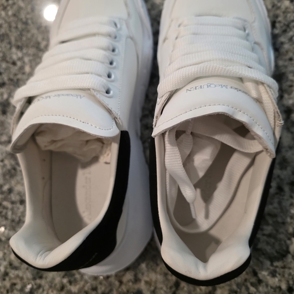 Alexander McQueen Court Leather Sneaker Size 7.5 NWOT - Picture 5 of 9